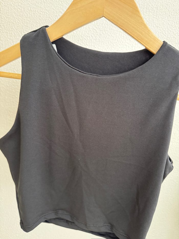 cropped preto com acessório cropped preto com acessório