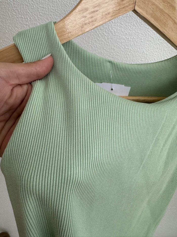 cropped canelado com detalhe em acessório cropped canelado com detalhe em acessório